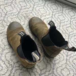 Chelseas in Olive, Gently used, Blundstone Size 4 equivalent to Women’s US 7/7.5